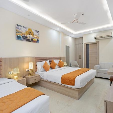 Hotel Sudarshan Ayodhya Esterno foto
