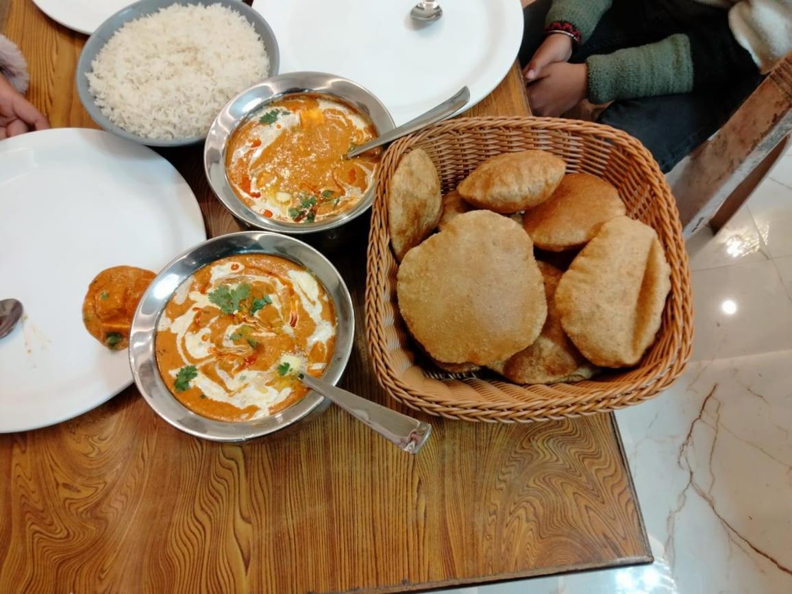 Hotel Sudarshan Ayodhya Esterno foto