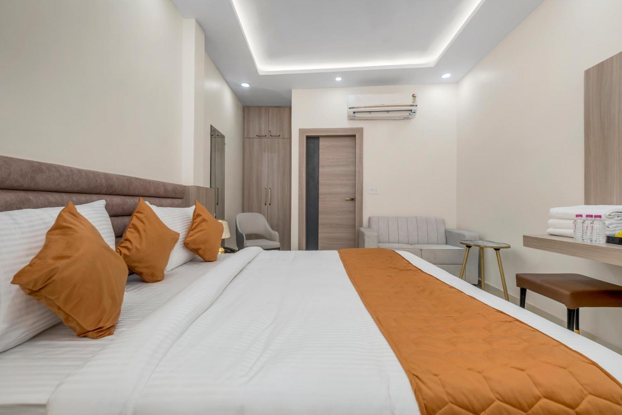Hotel Sudarshan Ayodhya Esterno foto
