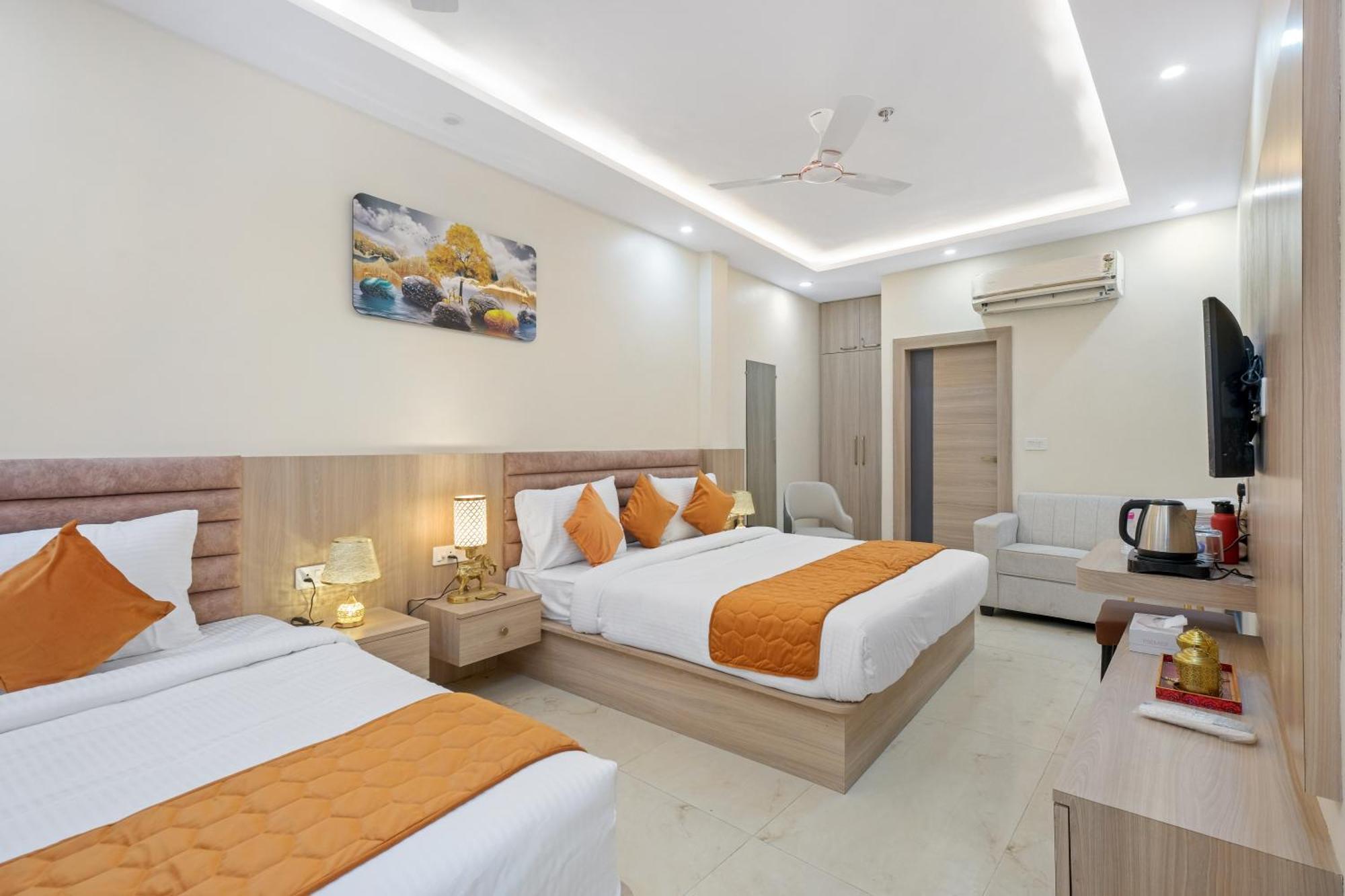 Hotel Sudarshan Ayodhya Esterno foto