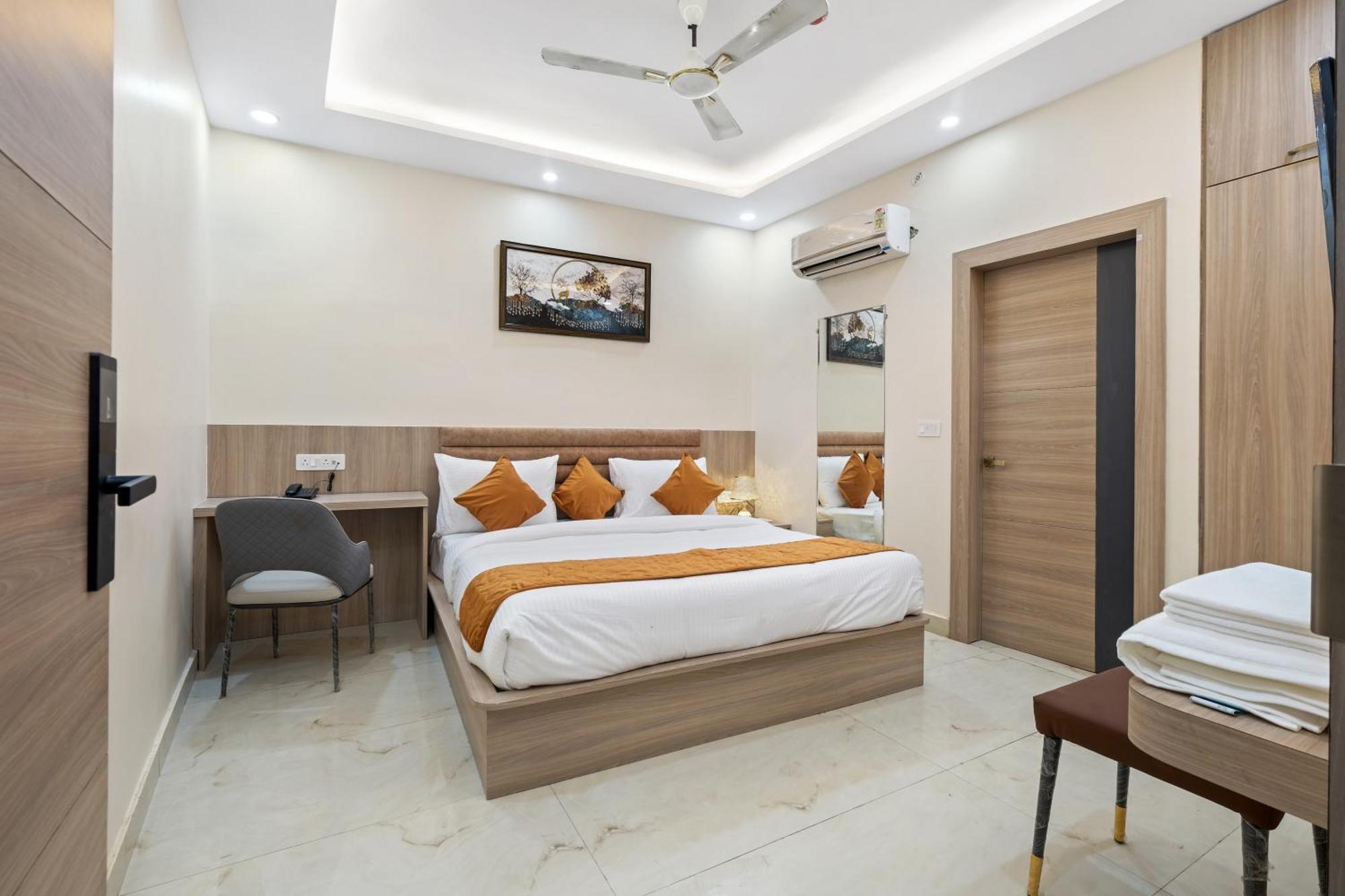 Hotel Sudarshan Ayodhya Esterno foto