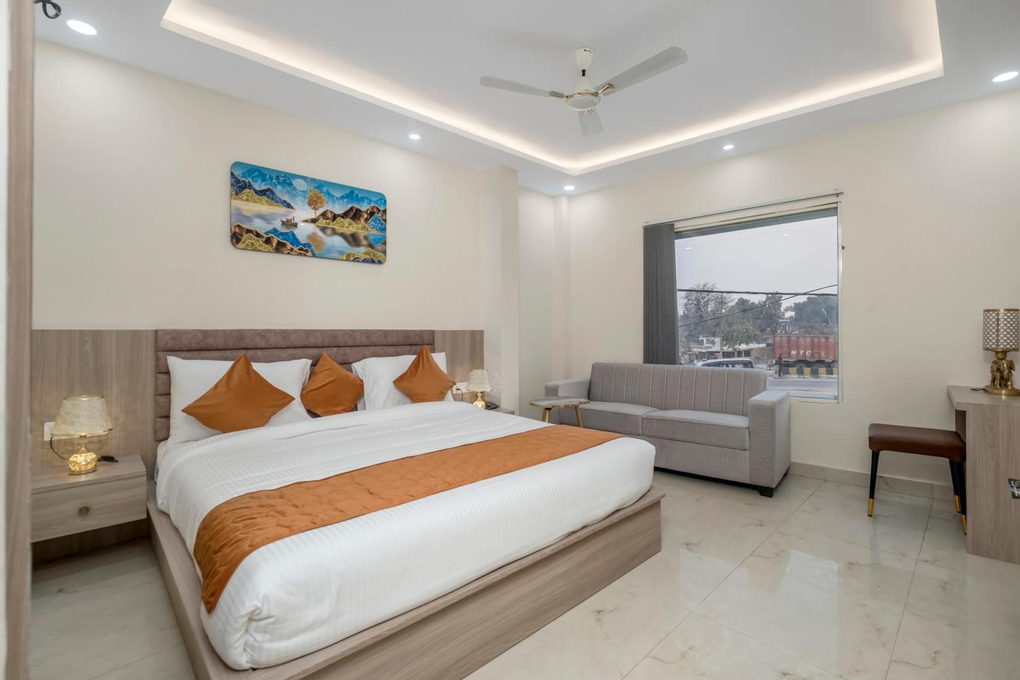 Hotel Sudarshan Ayodhya Esterno foto